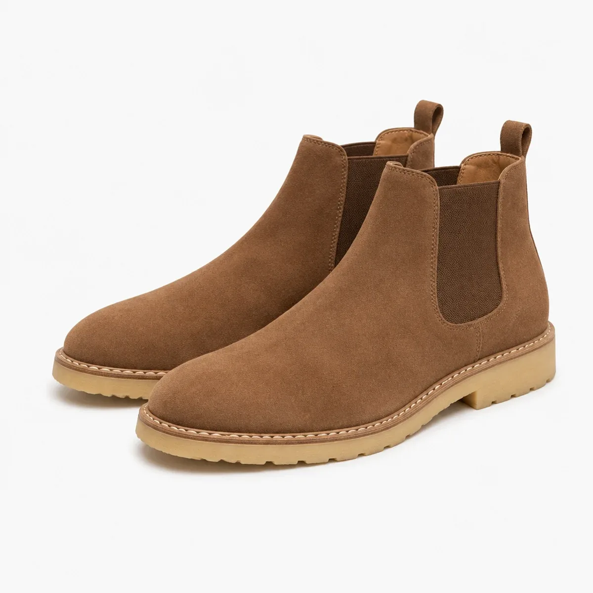 Chelsea Boot aus braunem Wildleder mit runder Kappe und heller Gummisohle