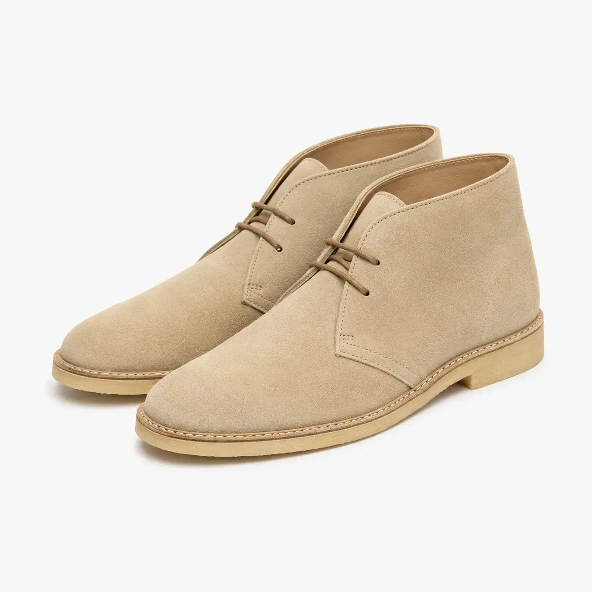 Desert Boot aus beigem Wildleder mit heller Kreppsohle