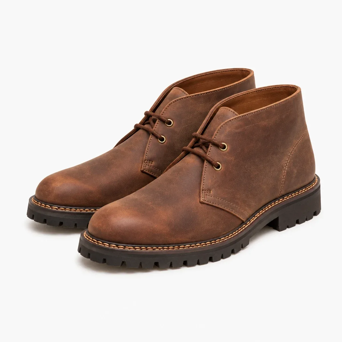 Rugged Chukka aus kräftigem geöltem Leder mit grober Gummisohle