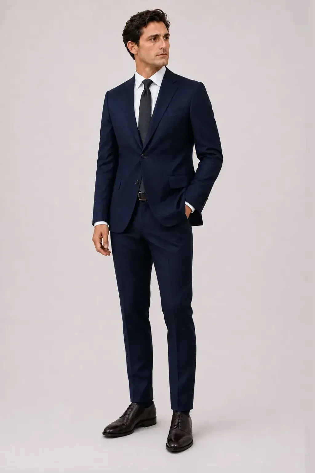 Sport Jacket / Odd Jacket Weiss über Stoffweste, dazu Anzughose Wolle Navy und Oxford