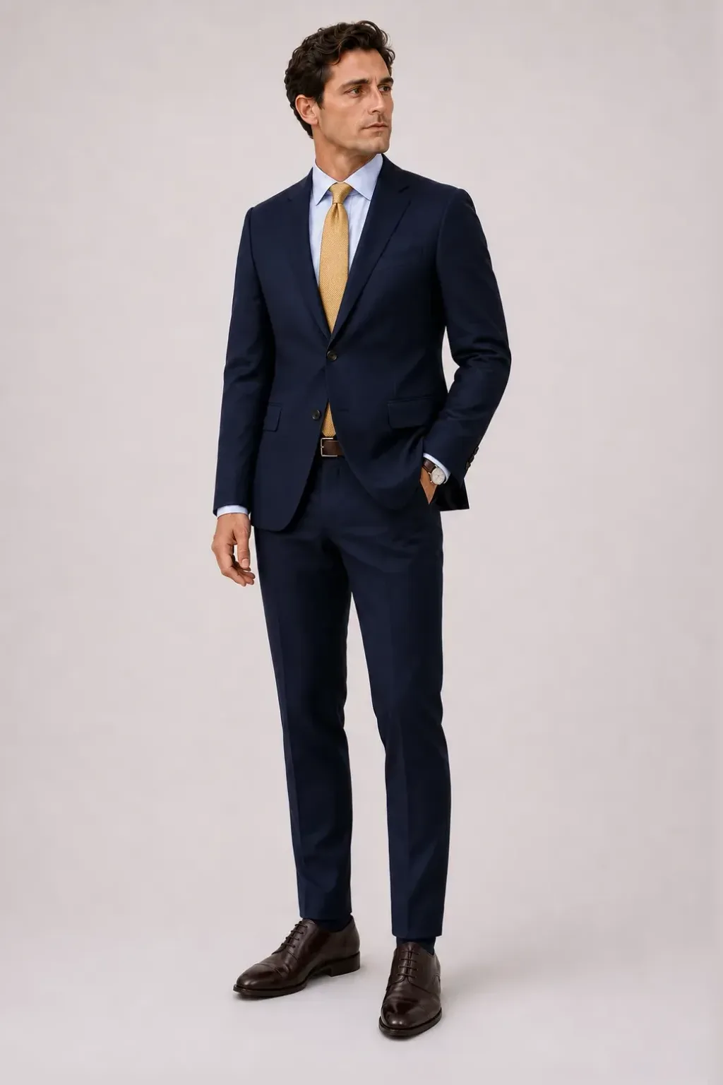Sakko Navy über Business-Hemd, dazu Anzughose Wolle Navy und Oxford