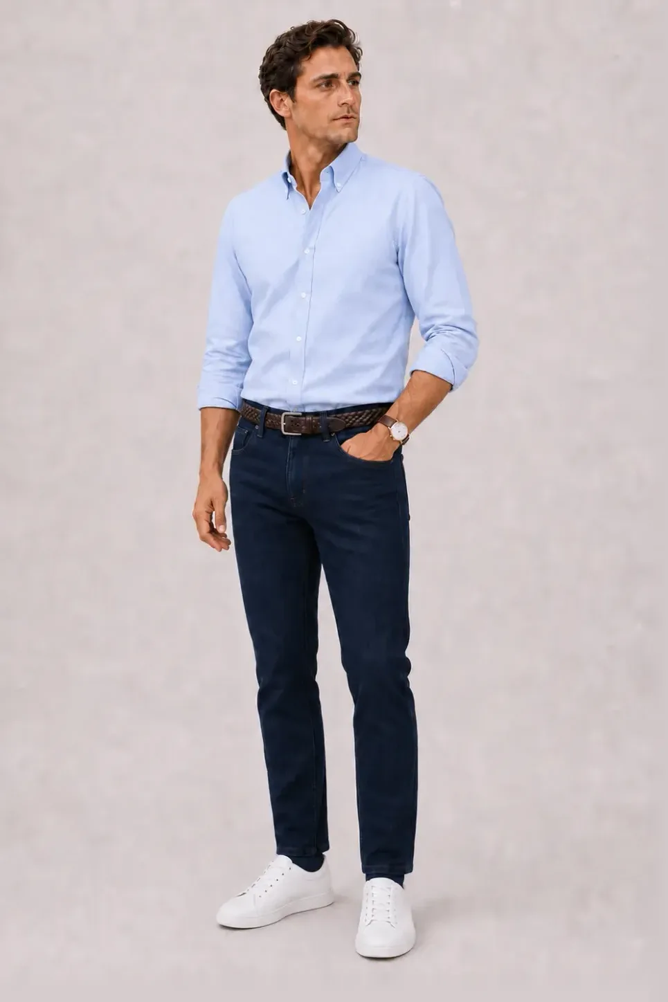 Button-Down-Hemd Hellblau, dazu Jeans Navy und Penny Loafer