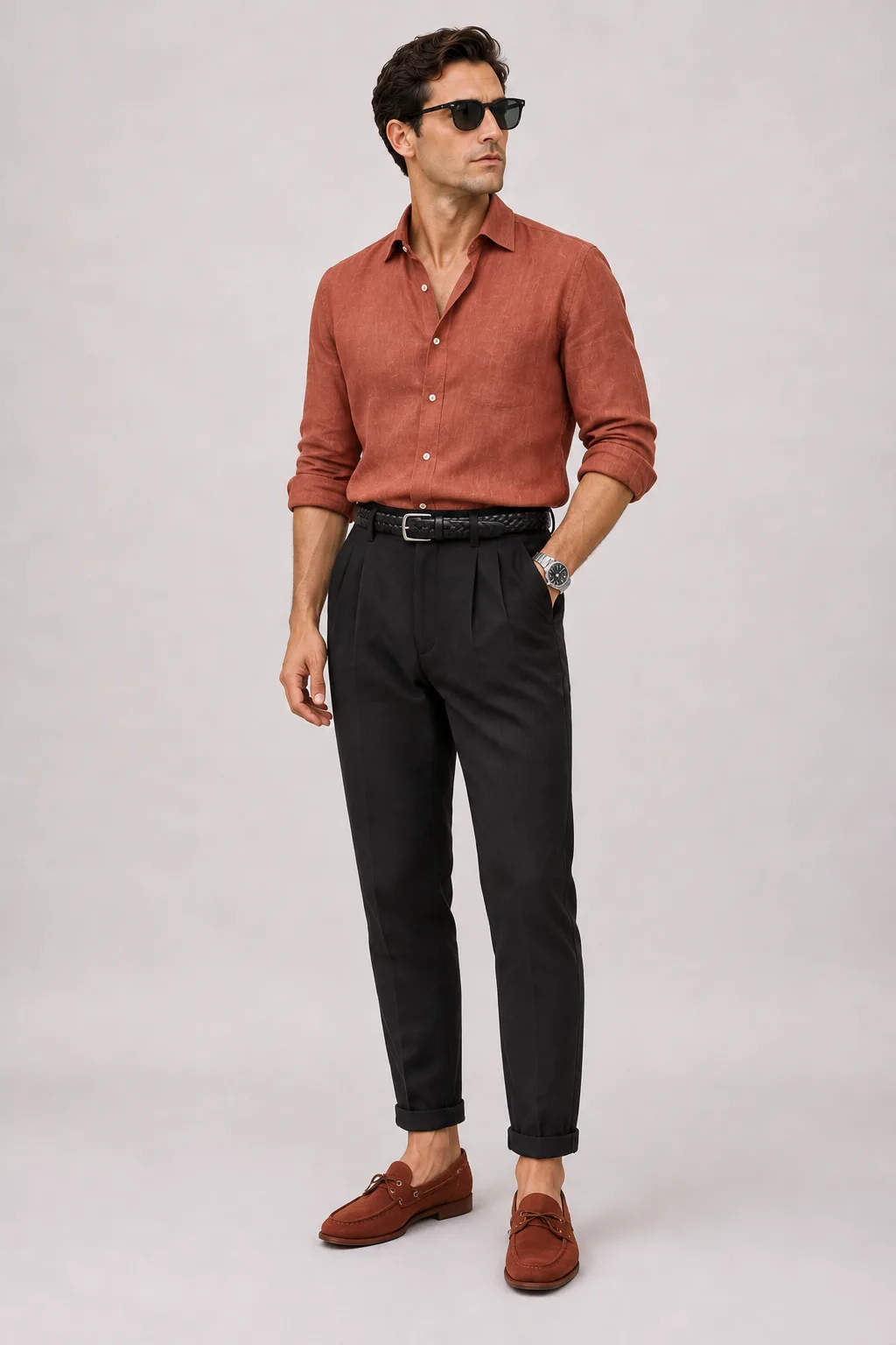 Leinenhemd Terrakotta, dazu Bundfaltenhose Schwarz und Yacht Loafer