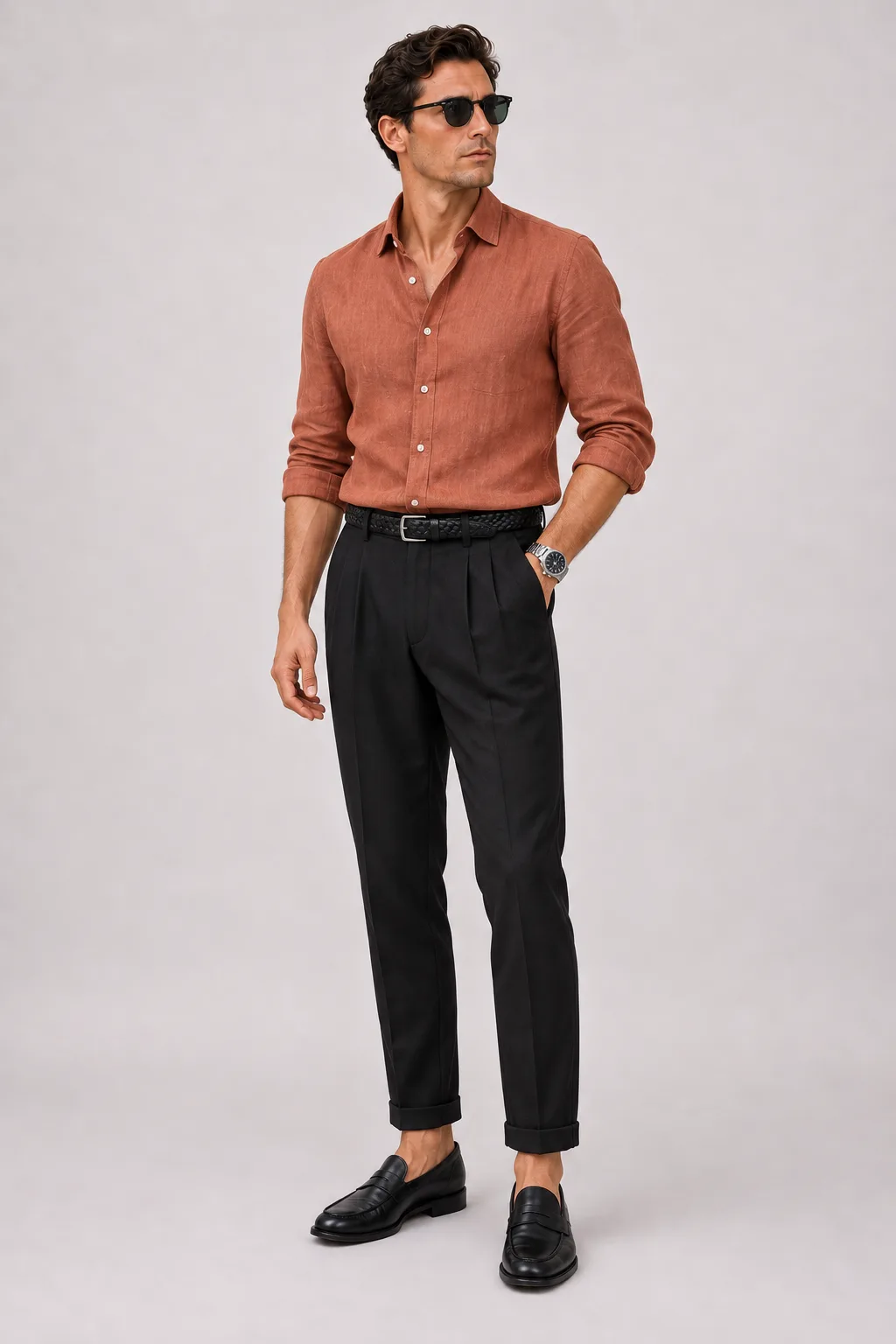 Leinenhemd Terrakotta, dazu Bundfaltenhose Schwarz und Yacht Loafer — Penny Loafer Schwarz